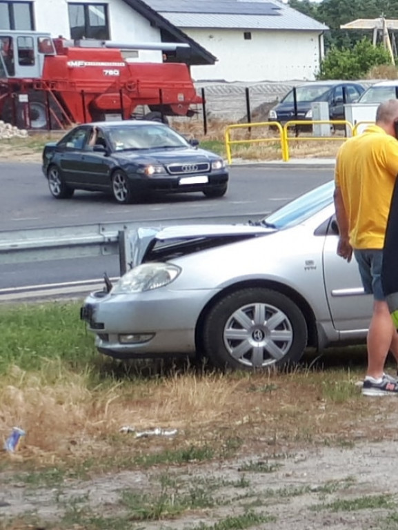 Kolizja na drodze krajowej nr 11 w Wyszkach