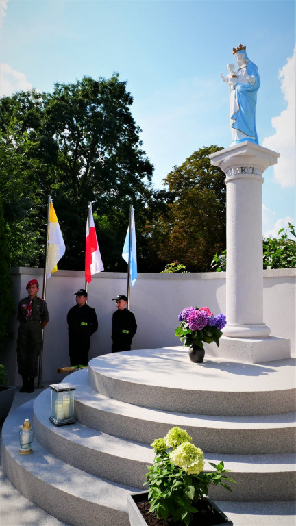 Figura Matki Bożej w Witaszycach po renowacji