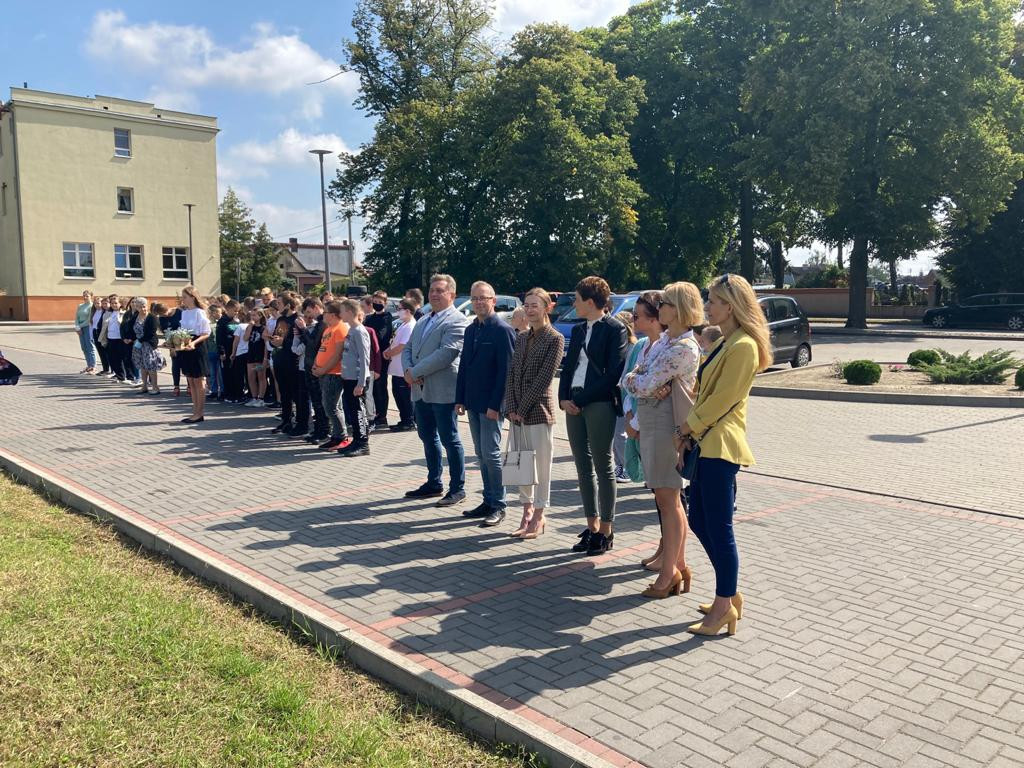 Ogród wspomnień przy Szkole Podstawowej w Cielczy