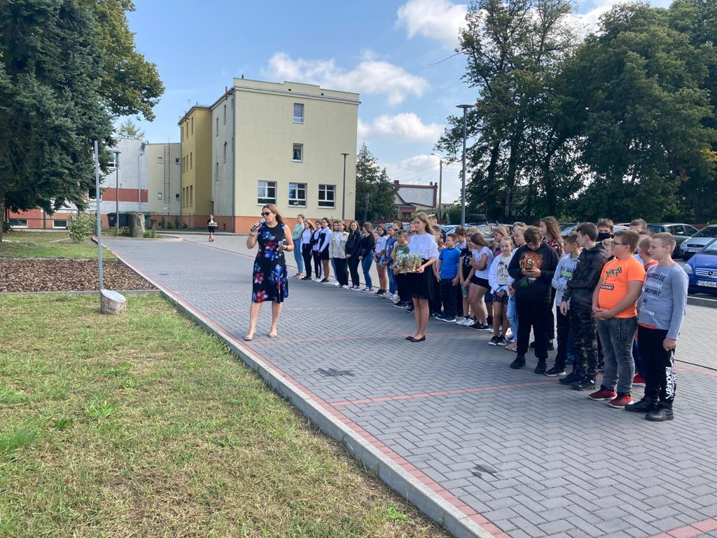 Ogród wspomnień przy Szkole Podstawowej w Cielczy