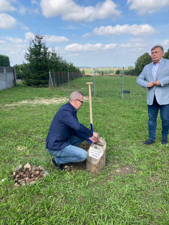 Ogród wspomnień przy Szkole Podstawowej w Cielczy