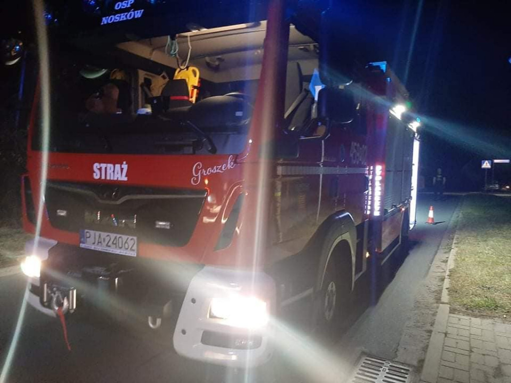 Roszków. Dom w płomieniach