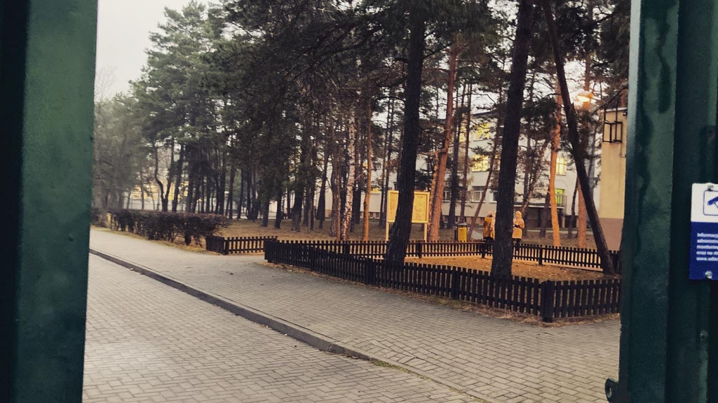 Uczniowie ADE w Jarocinie z wizytą u uchodźców