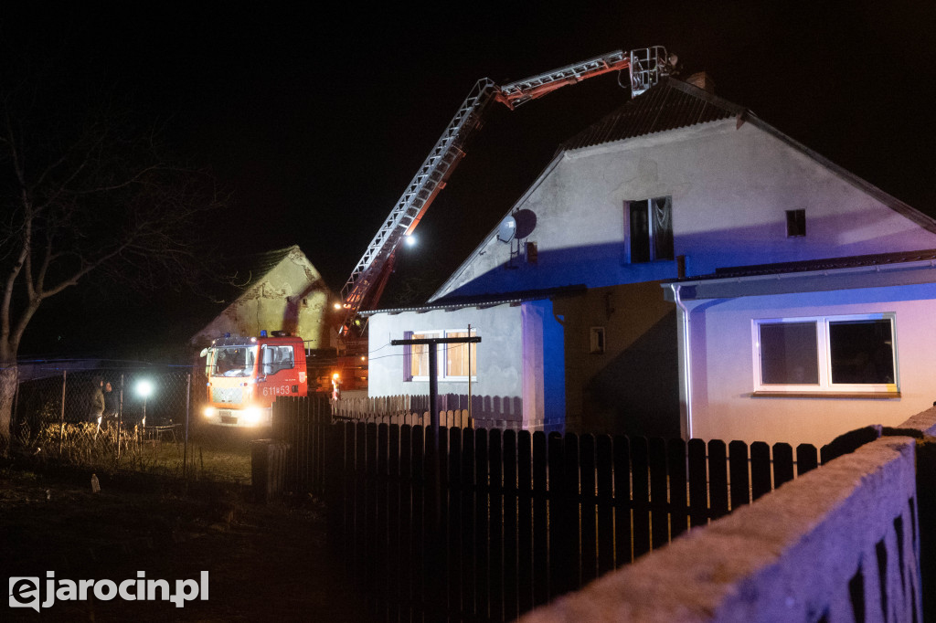 Klęka. Pożar sadzy w kominie