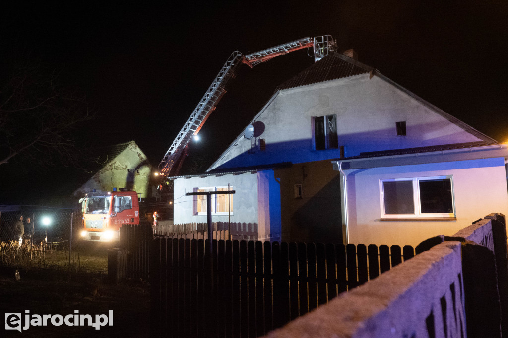 Klęka. Pożar sadzy w kominie