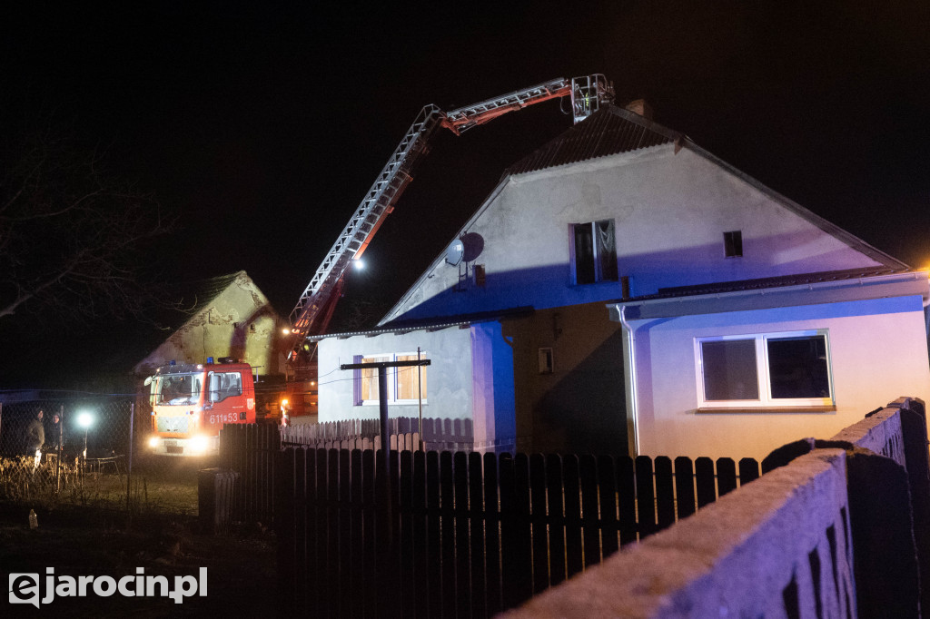 Klęka. Pożar sadzy w kominie
