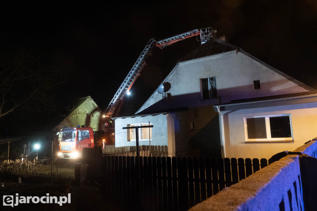 Klęka. Pożar sadzy w kominie