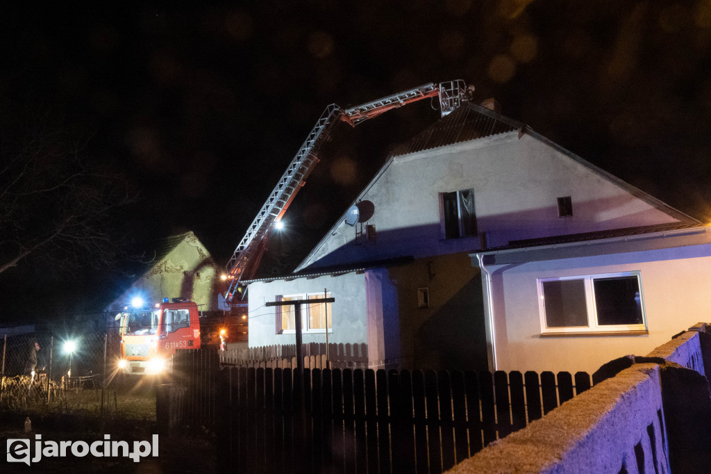 Klęka. Pożar sadzy w kominie