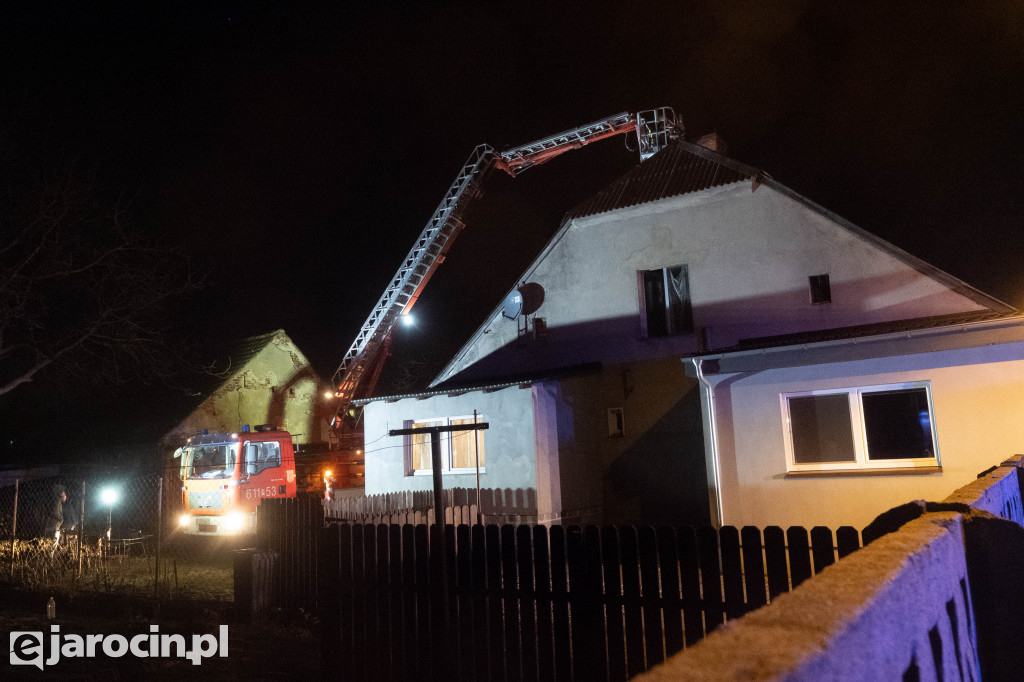 Klęka. Pożar sadzy w kominie