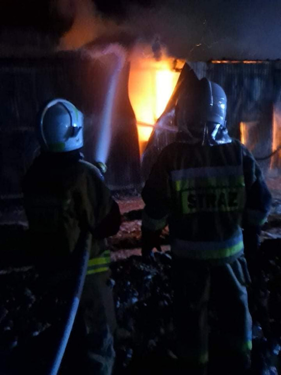 Pożar garażu w Roszkówku