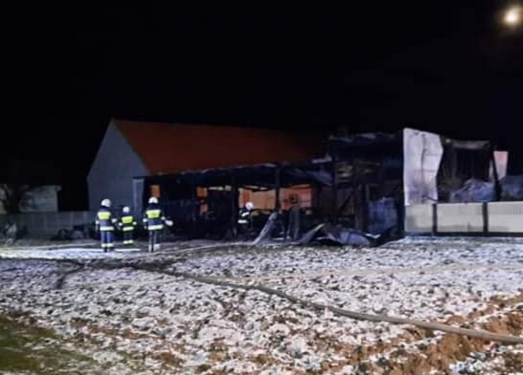 Pożar garażu w Roszkówku