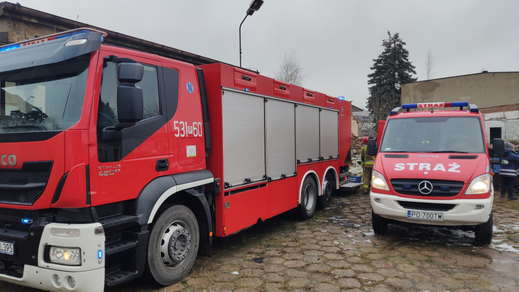 Witaszyczki. Pojemniki z nieznaną zawartością na posesji