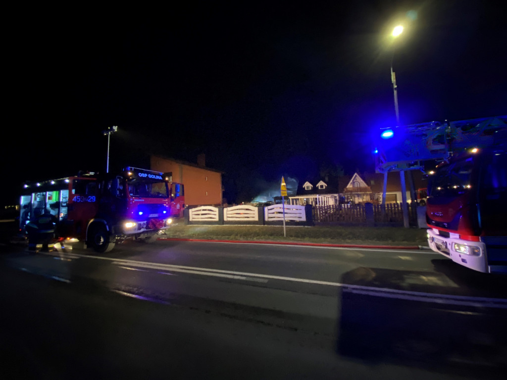Golina. Pożar przy głównej drodze