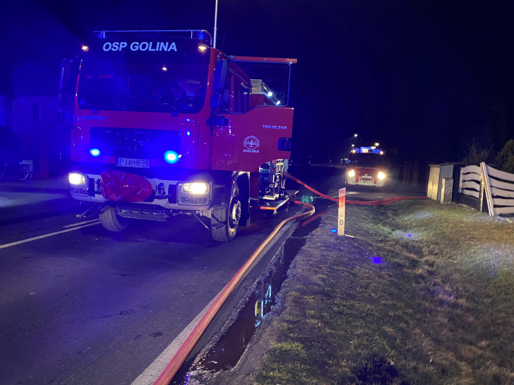 Golina. Pożar przy głównej drodze