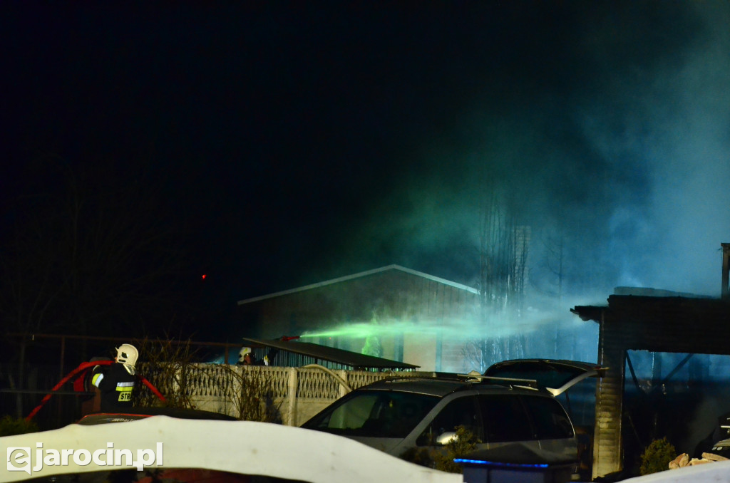 Golina. Pożar przy głównej drodze