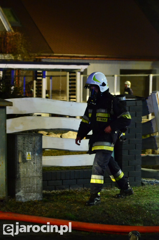 Golina. Pożar przy głównej drodze