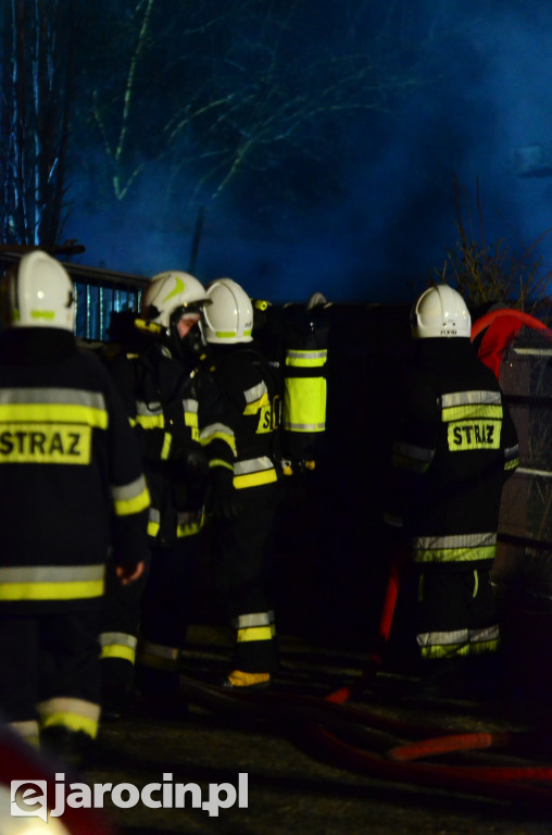 Golina. Pożar przy głównej drodze