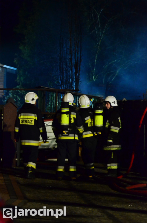 Golina. Pożar przy głównej drodze
