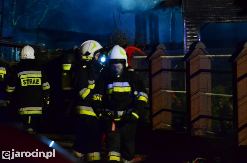 Golina. Pożar przy głównej drodze