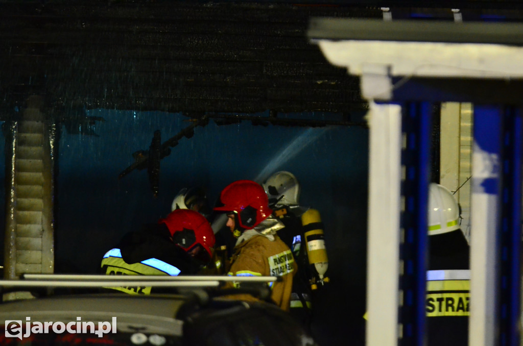 Golina. Pożar przy głównej drodze