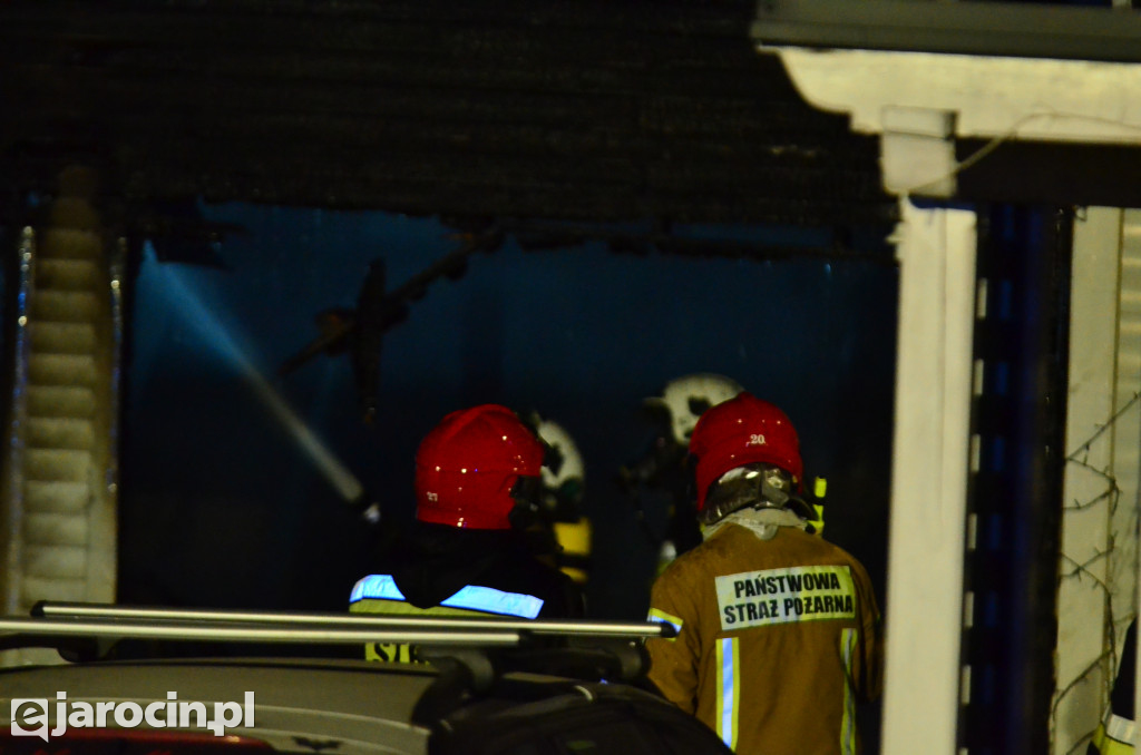 Golina. Pożar przy głównej drodze