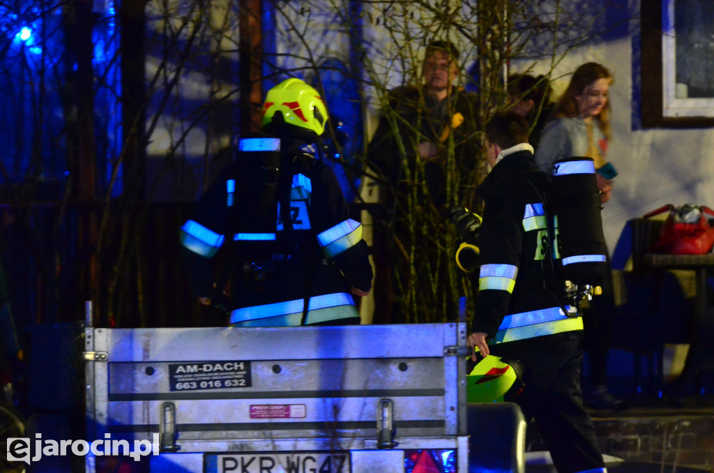 Golina. Pożar przy głównej drodze