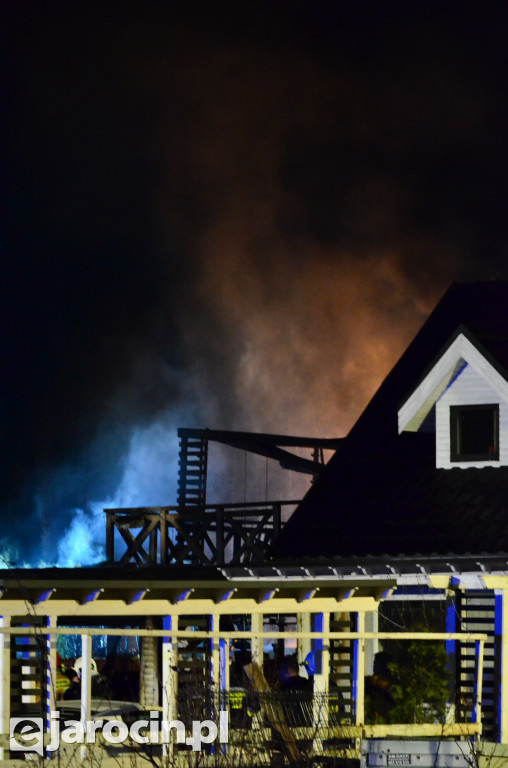 Golina. Pożar przy głównej drodze