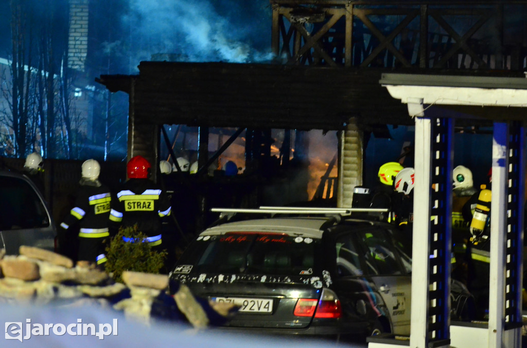 Golina. Pożar przy głównej drodze