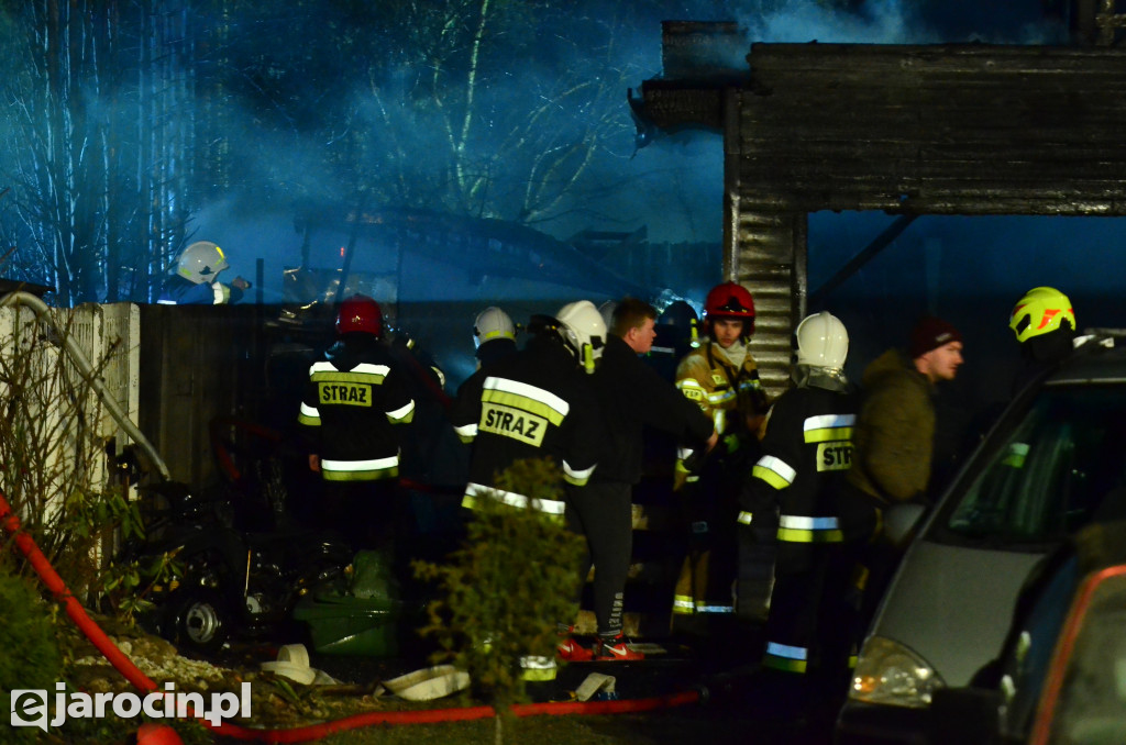 Golina. Pożar przy głównej drodze