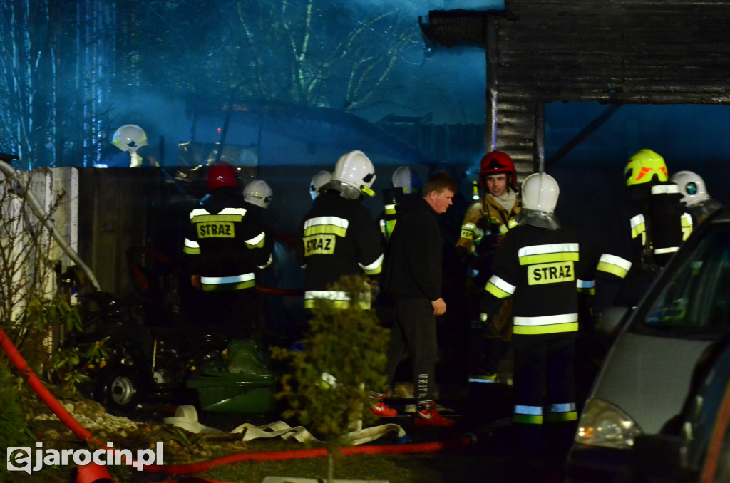 Golina. Pożar przy głównej drodze