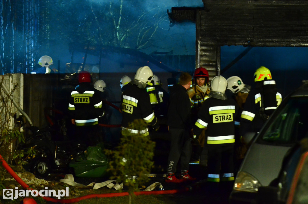 Golina. Pożar przy głównej drodze