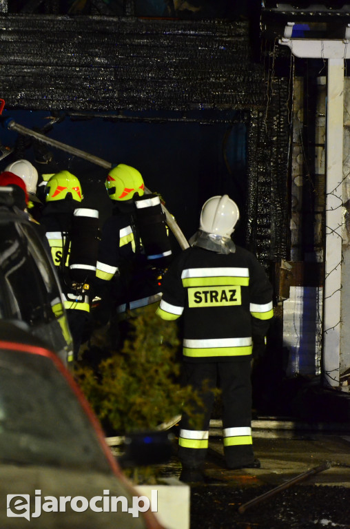 Golina. Pożar przy głównej drodze