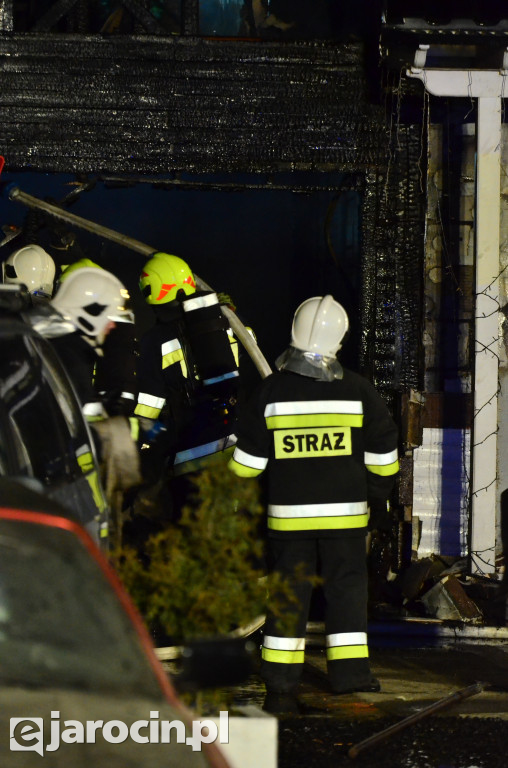 Golina. Pożar przy głównej drodze