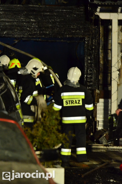 Golina. Pożar przy głównej drodze