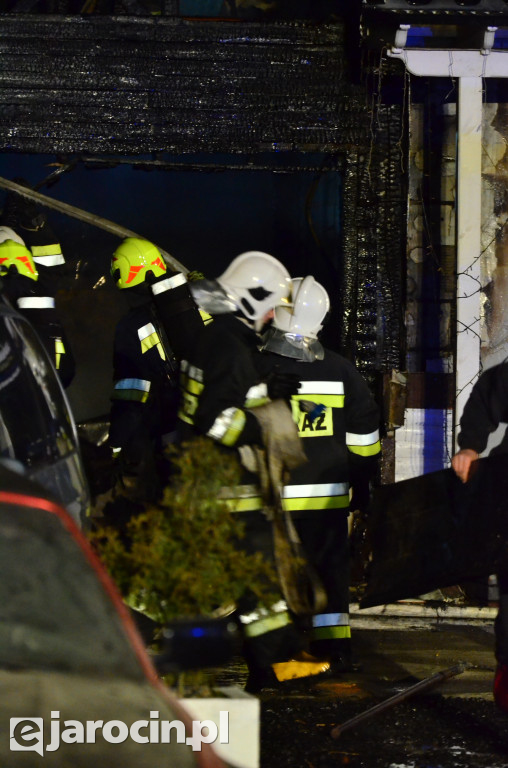 Golina. Pożar przy głównej drodze