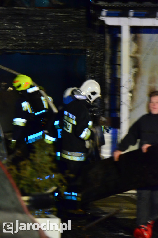 Golina. Pożar przy głównej drodze