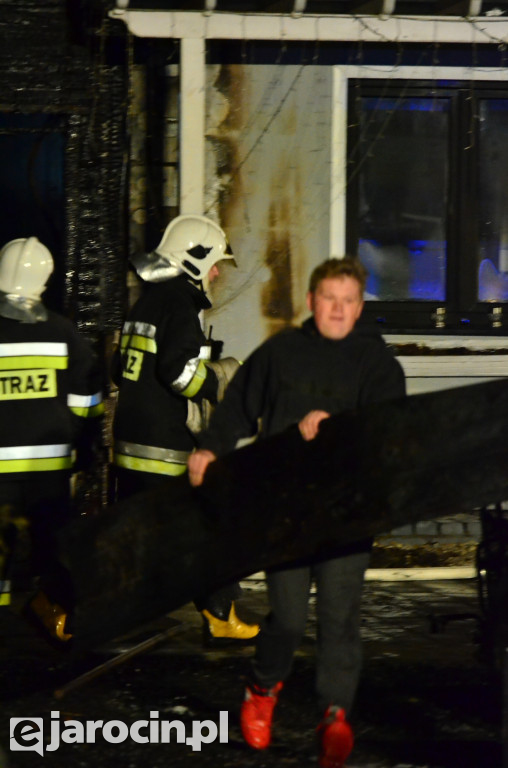 Golina. Pożar przy głównej drodze