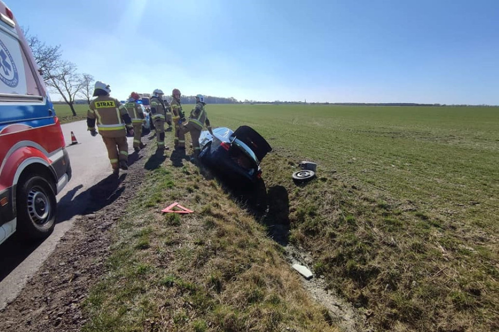 Samochód w rowie. Na drodze Nosków-Rusko-Potarzyca