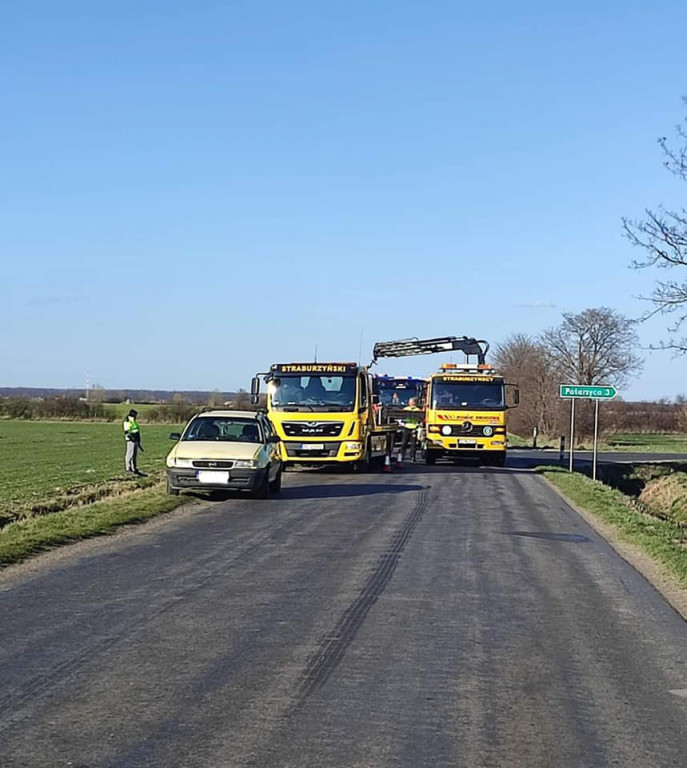 Samochód w rowie. Na drodze Nosków-Rusko-Potarzyca