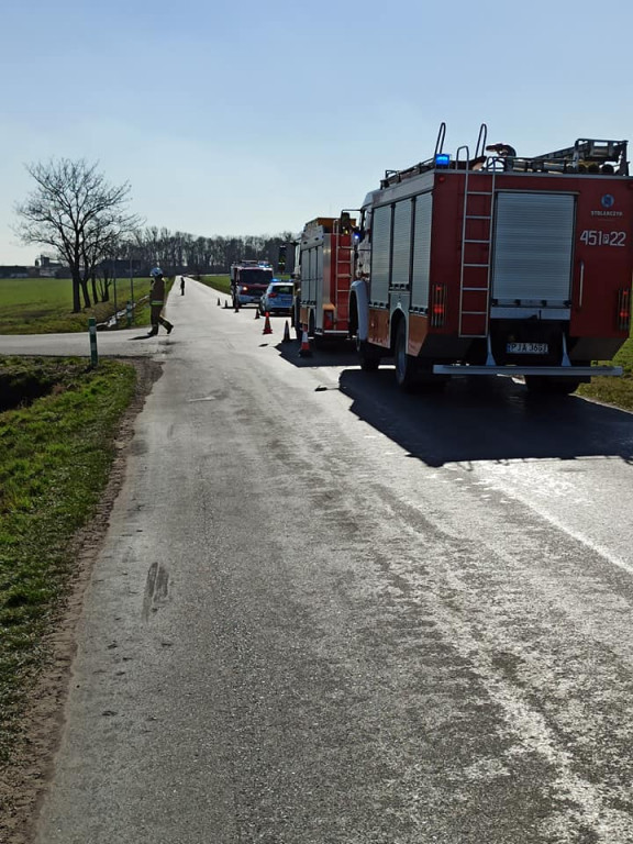 Samochód w rowie. Na drodze Nosków-Rusko-Potarzyca