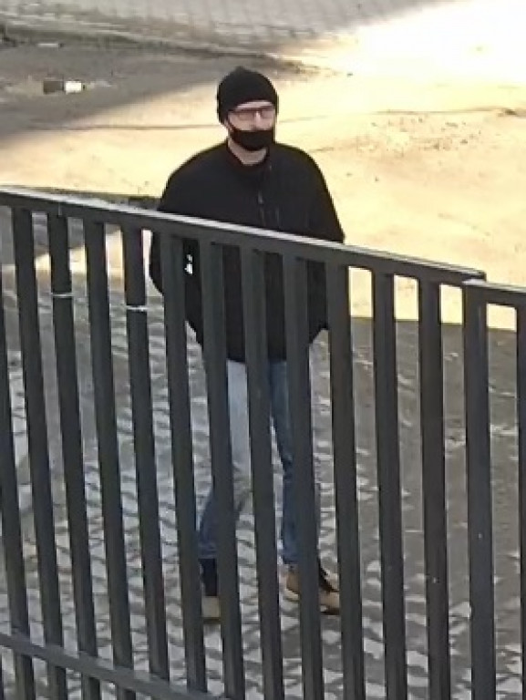 Rozpoznajesz tego mężczyznę? Skontaktuj się z policjantami