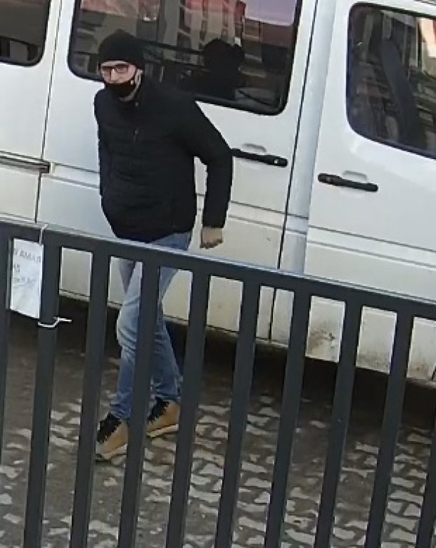 Rozpoznajesz tego mężczyznę? Skontaktuj się z policjantami
