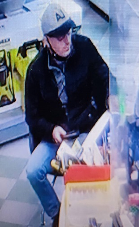 Rozpoznajesz tego mężczyznę? Skontaktuj się z policjantami
