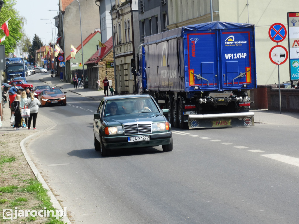 Parada samochodów ulicami Jarocina