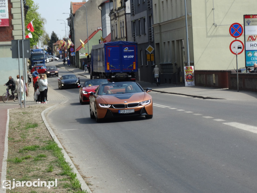 Parada samochodów ulicami Jarocina