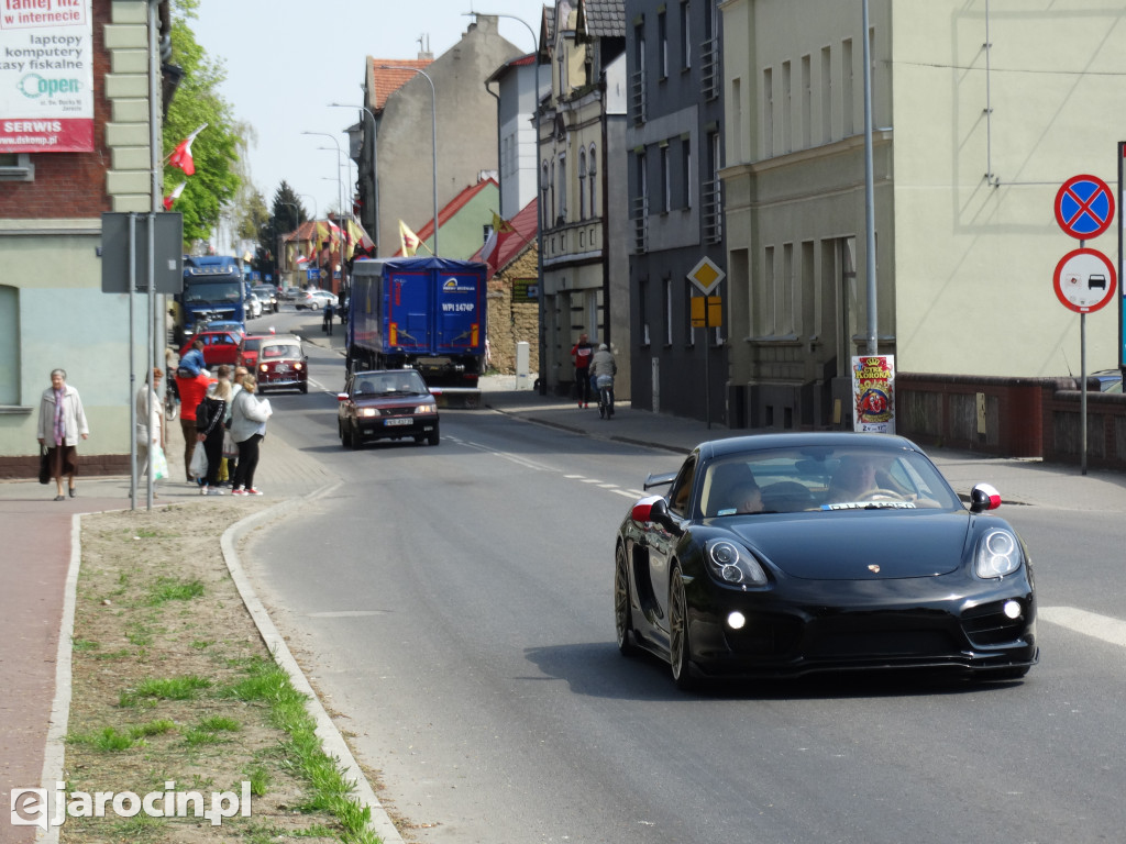 Parada samochodów ulicami Jarocina