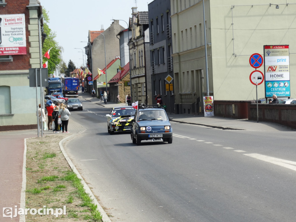 Parada samochodów ulicami Jarocina