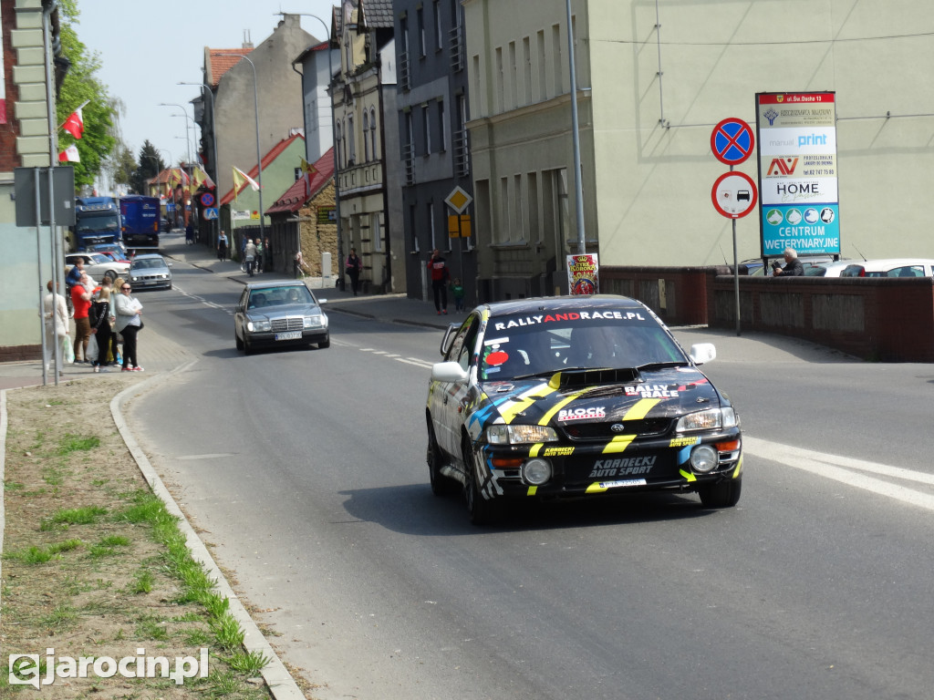 Parada samochodów ulicami Jarocina