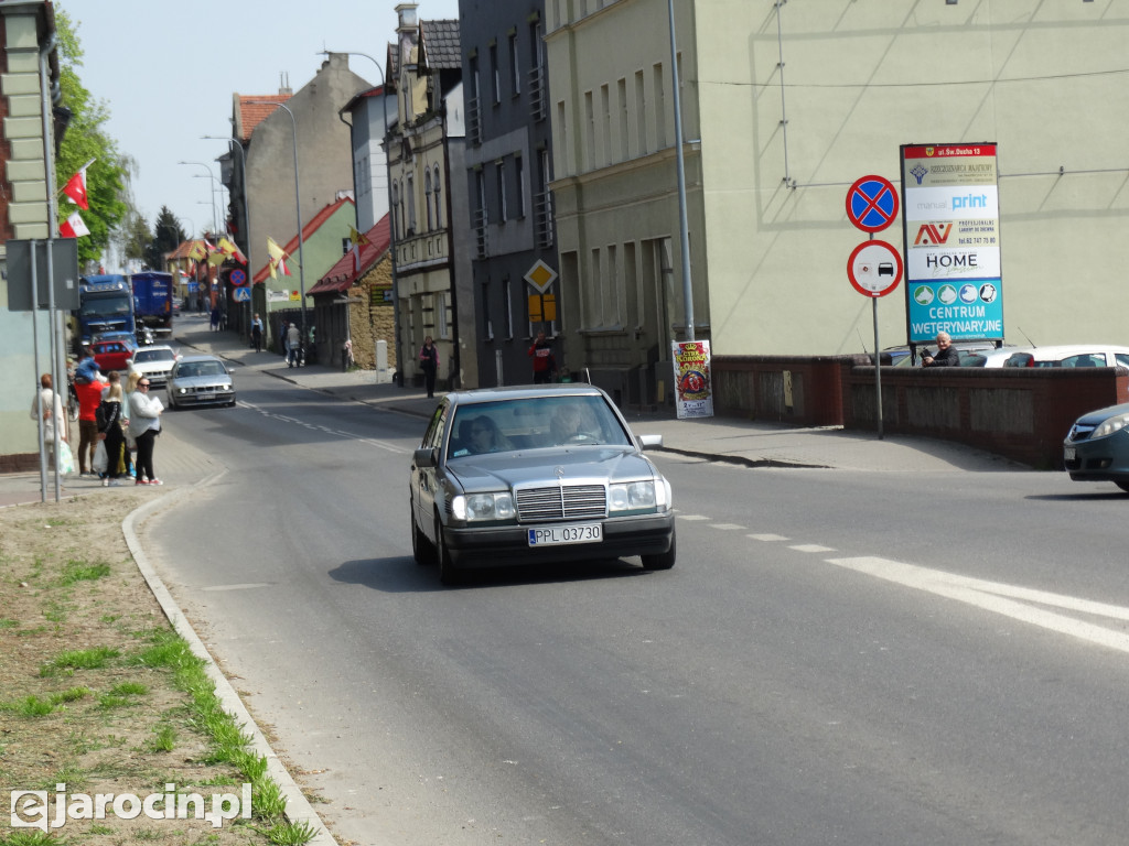 Parada samochodów ulicami Jarocina