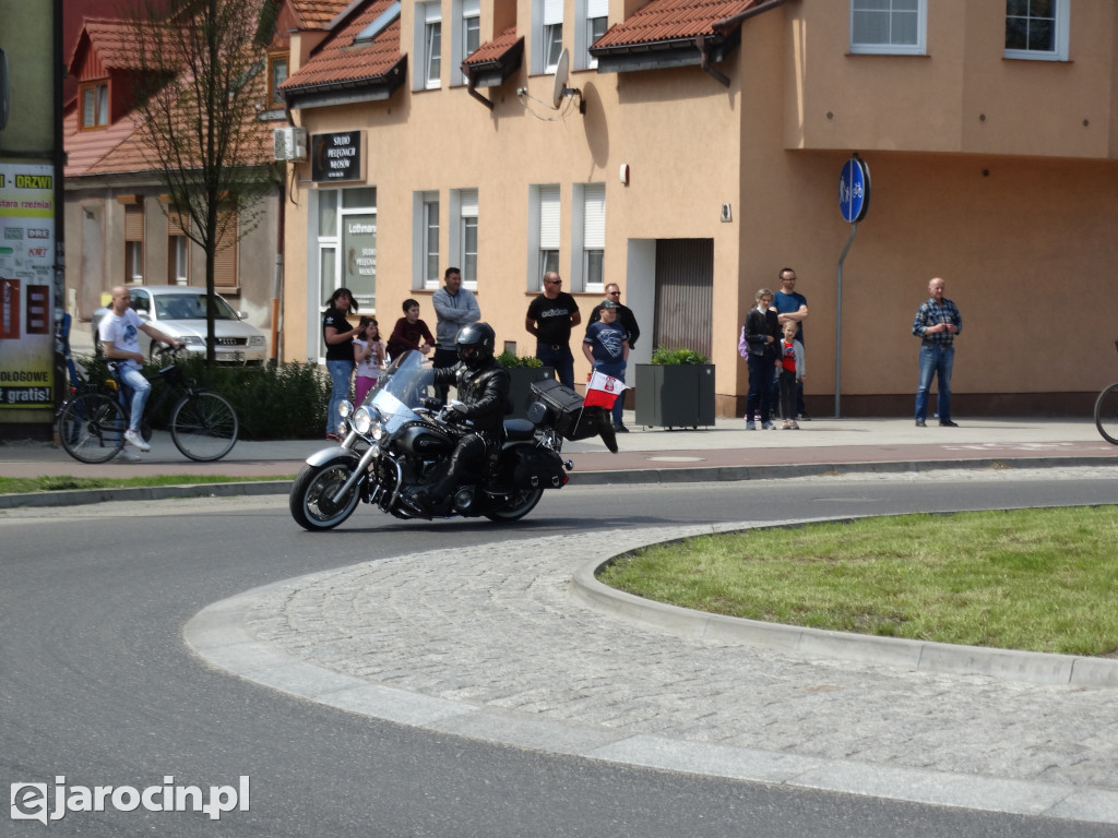 Parada samochodów ulicami Jarocina